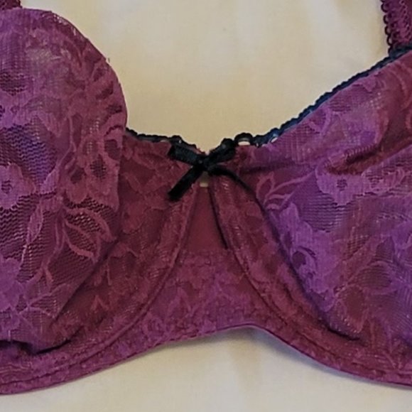 b. tempt'd by Wacoal fuchsia underwire lace bra size: 38B - Picture 3 of 3